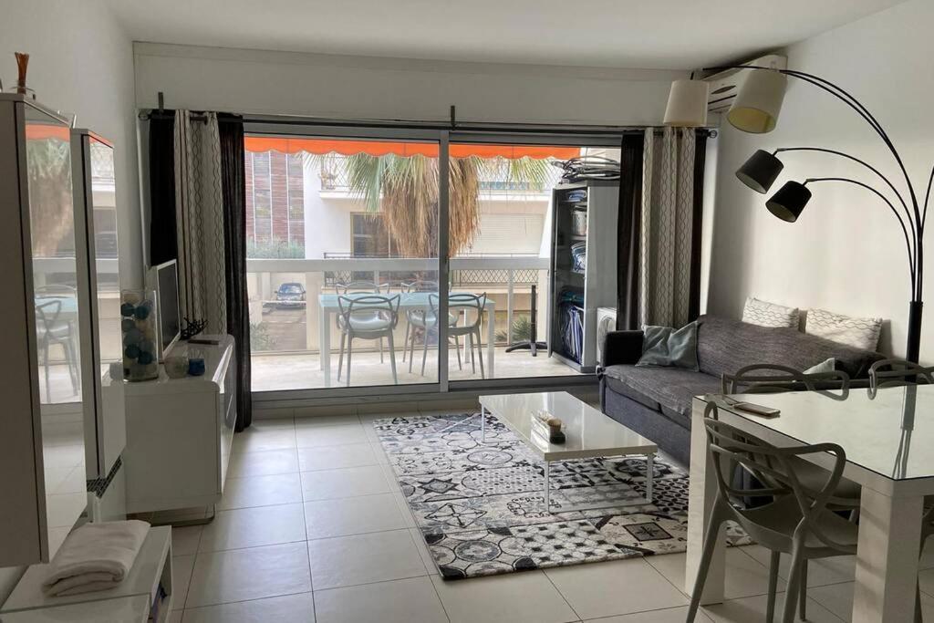 app Le Rocazur avec piscine et parking en bord de mer à 500M du centre ville Menton Exterior foto