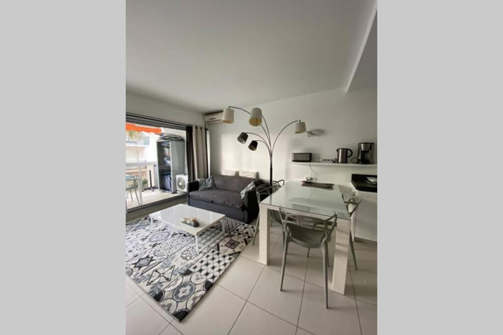 app Le Rocazur avec piscine et parking en bord de mer à 500M du centre ville Menton Exterior foto